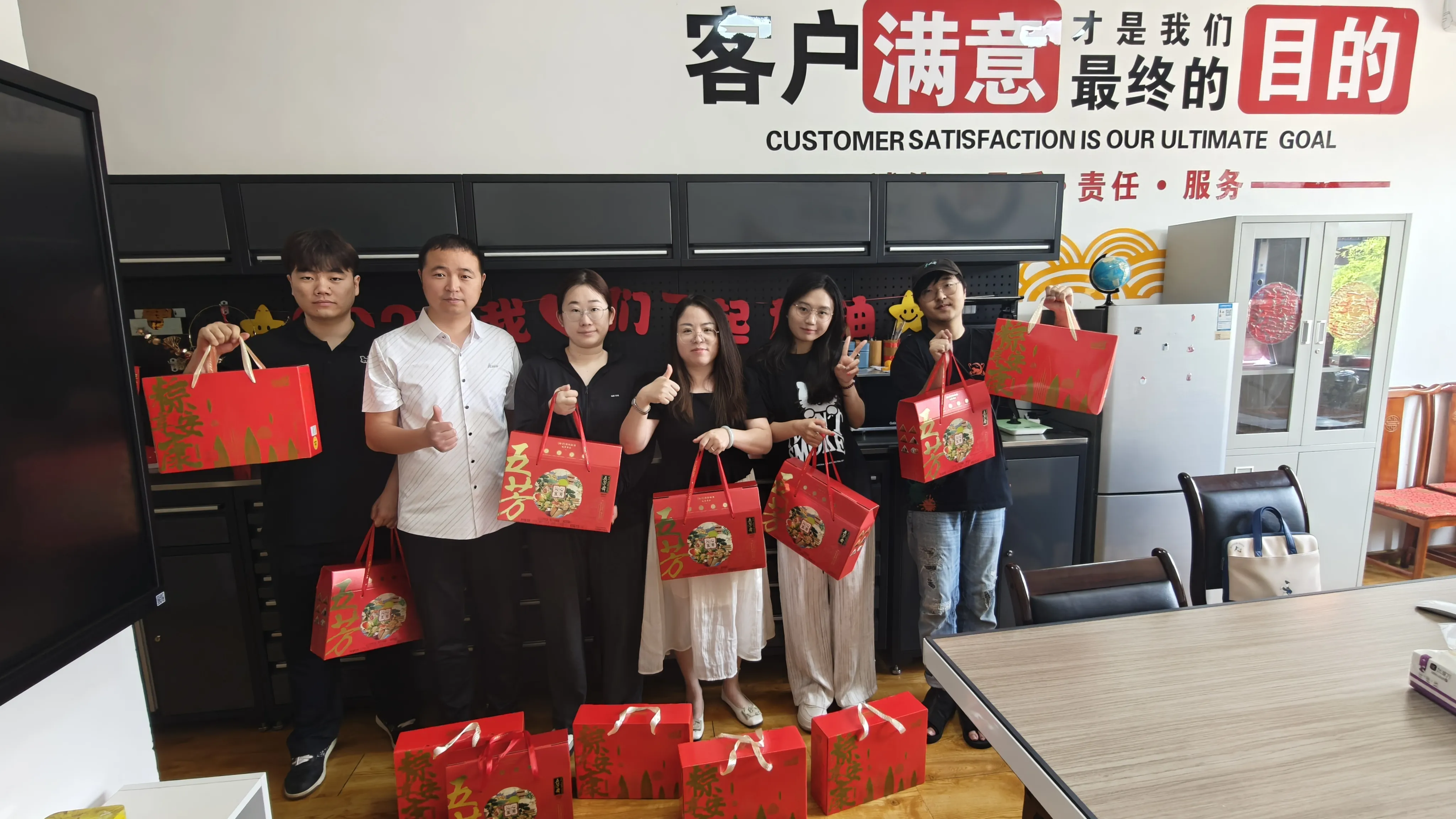 Cyjy Group은 Dragon Boat Festival 테마 이벤트를 성공적으로 개최하여 전통 문화를 물려 받고 기업 응집력을 구축했습니다.